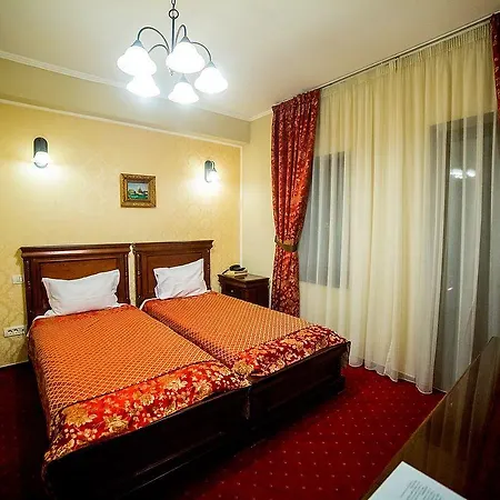 호텔 Hotel Ten Constanta 4*